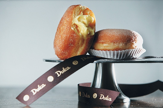 Sonhos dourados: o doce se desmancha na boca Sonhos dourados: o doce se desmancha na boca