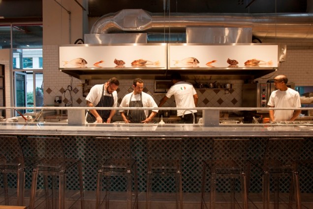 No Il Pesce: o chef dos sete restaurantes Du Cabral e o subchef Thiago Saldiva