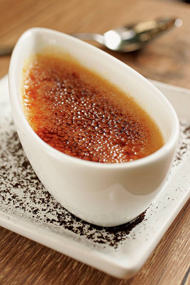 Creme brûlé: experimente a pedida com doce de leite e um toque de café Creme brûlé: experimente a pedida com doce de leite e um toque de café