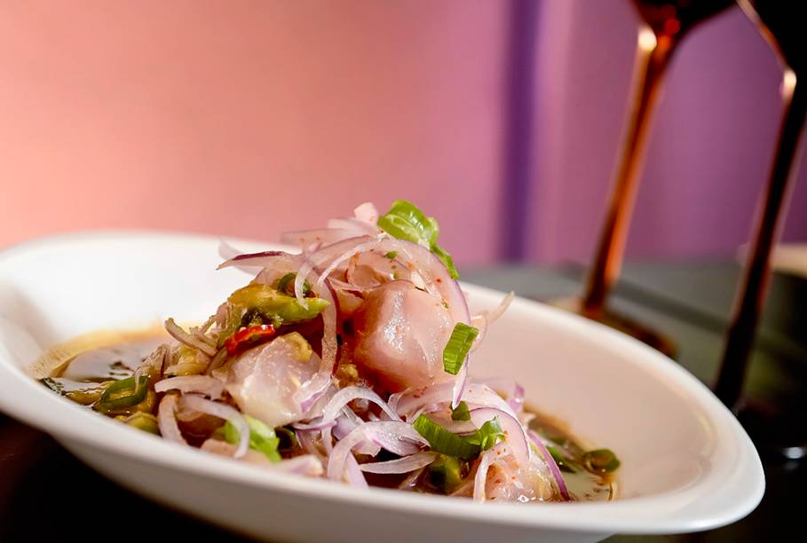 Festival de Ceviches: atum, abacate, manga e leite de tigre com molho teriyaki Festival de Ceviches: atum, abacate, manga e leite de tigre com molho teriyaki