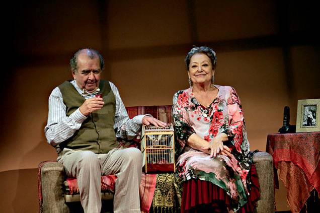 A comédia enfoca um casal da terceira idade, vivido por Umberto Magnani e Suely Franco A comédia enfoca um casal da terceira idade, vivido por Umberto Magnani e Suely Franco