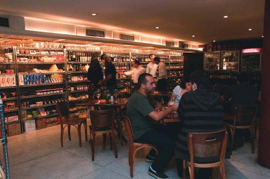 Os rótulos Bambergerator e Emigrator: tembém em versão chope nas torneiras do empório Alto dos Pinheiros Os rótulos Bambergerator e Emigrator: tembém em versão chope nas torneiras do empório Alto dos Pinheiros