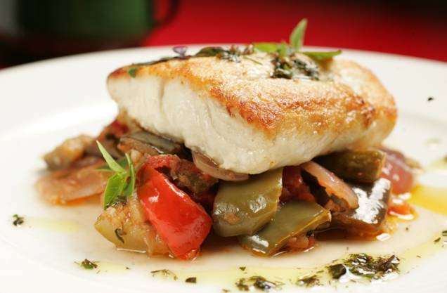 Entre as sugestões de peixe do dia encontra-se a prejereba com ratatouille Entre as sugestões de peixe do dia encontra-se a prejereba com ratatouille