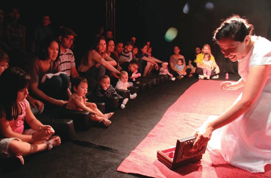 A peça Bailarina, com a atriz e diretora Sandra Vargas: nenês atentos A peça Bailarina, com a atriz e diretora Sandra Vargas: nenês atentos