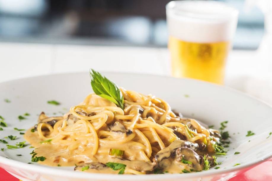 Espaguete ao molho de cogumelo: uma das receitas do self-service Espaguete ao molho de cogumelo: uma das receitas do self-service
