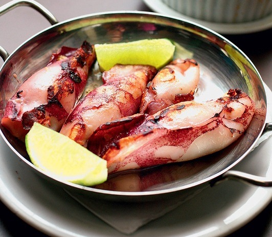 Lula recheada com os próprios tentáculos Lula recheada com os próprios tentáculos