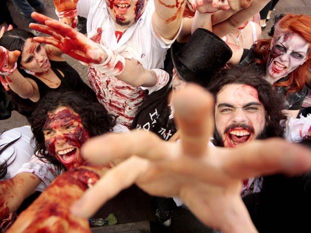 Da ficção para as ruas: participantes capricham na fantasia para participar da caminhada Da ficção para as ruas: participantes capricham na fantasia para participar da caminhada