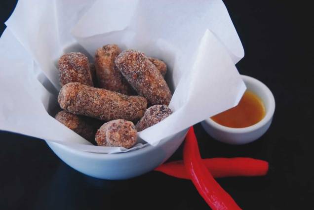 Boa pedida no Eu Tu Eles: bolinho de costela de boi desfiada com mandioca Boa pedida no Eu Tu Eles: bolinho de costela de boi desfiada com mandioca