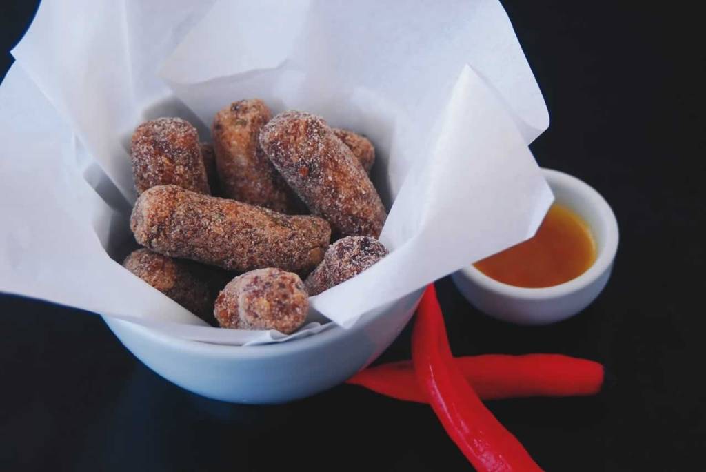 Boa pedida no Eu Tu Eles: bolinho de costela de boi desfiada com mandioca Boa pedida no Eu Tu Eles: bolinho de costela de boi desfiada com mandioca