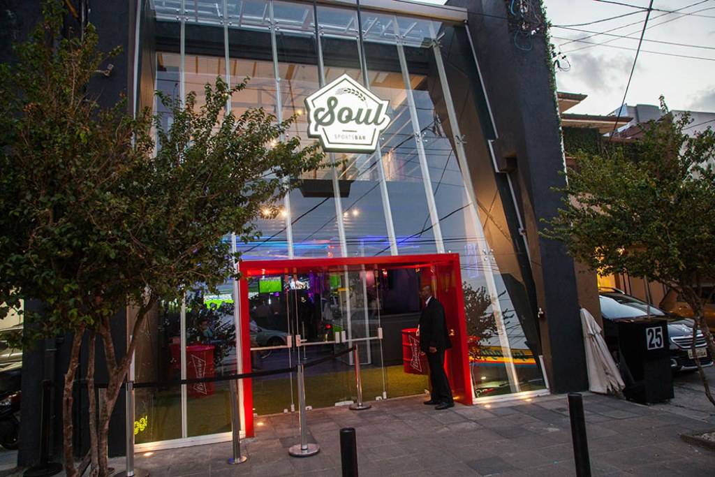 A fachada do bar, que tem uma loja de produtos esportivos no piso superior A fachada do bar, que tem uma loja de produtos esportivos no piso superior