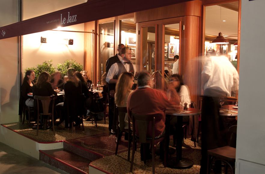 Além dessa unidade, há duas outras e um bar, o Le Jazz Petit Bar Além dessa unidade, há duas outras e um bar, o Le Jazz Petit Bar
