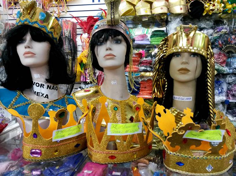 Festas e Fantasias: Cleópatra, perucas e coroas Festas e Fantasias: Cleópatra, perucas e coroas