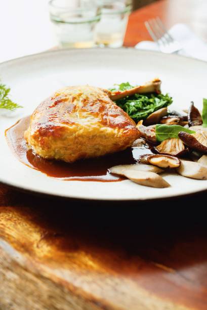 No cardápio: coxa de pato na massa folhada No cardápio: coxa de pato na massa folhada