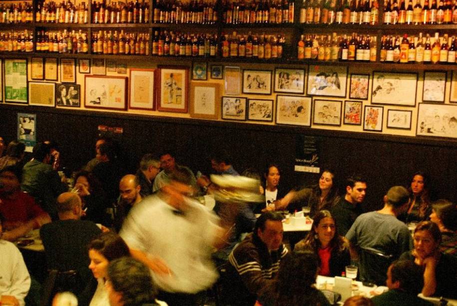 O ambiente do Filial: intenso movimento durante toda a madrugada O ambiente do Filial: intenso movimento durante toda a madrugada