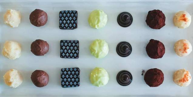Bombons de champanhe, chocolate ao leite e marzipã, entre outros Bombons de champanhe, chocolate ao leite e marzipã, entre outros