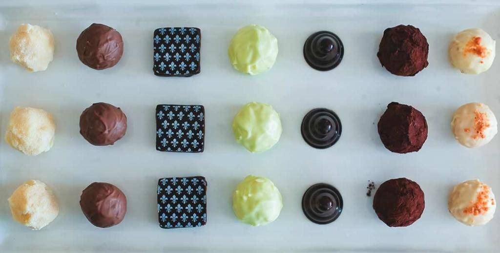 Bombons de champanhe, chocolate ao leite e marzipã, entre outros Bombons de champanhe, chocolate ao leite e marzipã, entre outros