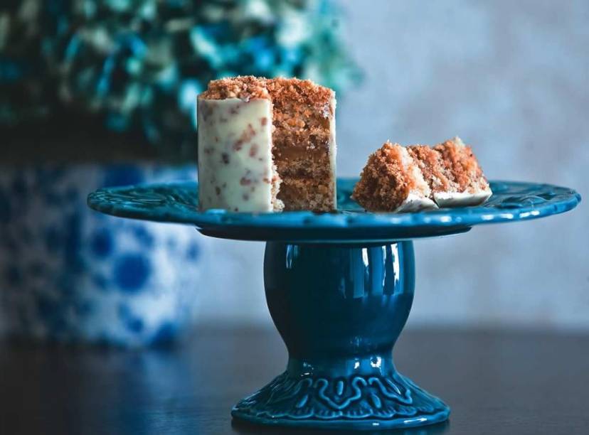 De encher os olhos: pão de ló recheado de doce de leite e paçoca De encher os olhos: pão de ló recheado de doce de leite e paçoca