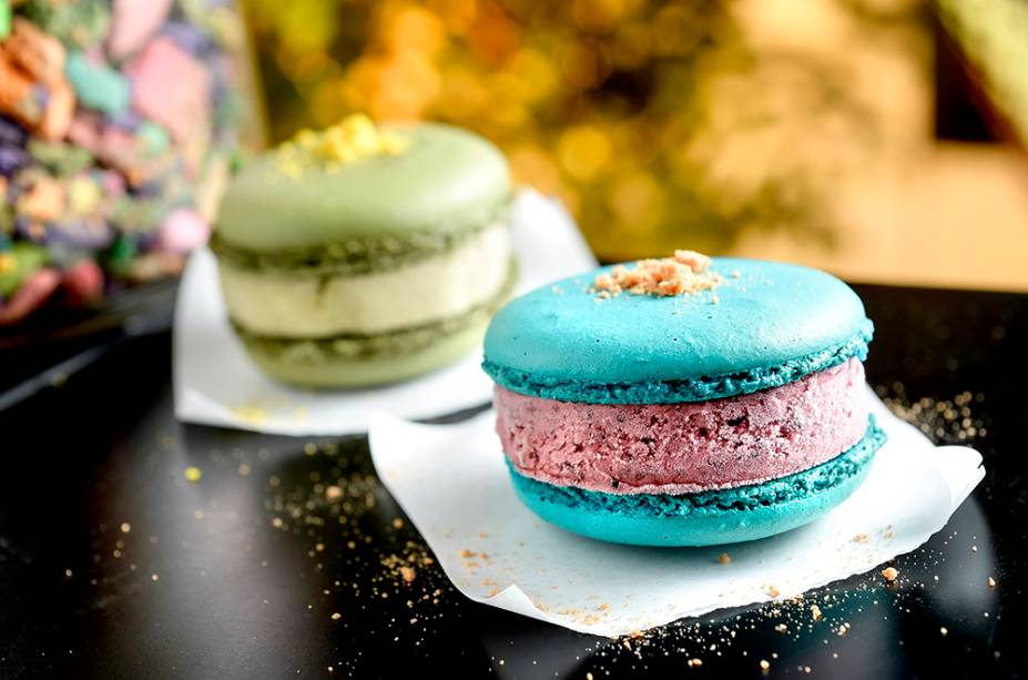 No verão, também ficam disponíveis os sanduíches de macaron, recheados com sorvete No verão, também ficam disponíveis os sanduíches de macaron, recheados com sorvete