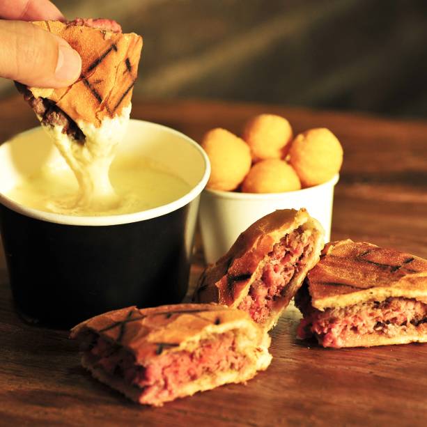 Inverno: fondue de hambúrguer Inverno: fondue de hambúrguer