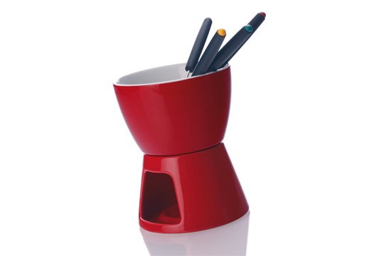 Loja especializada em utensílios para cozinha. Na foto, conjunto de fondue de porcelana (para chocolate) Loja especializada em utensílios para cozinha. Na foto, conjunto de fondue de porcelana (para chocolate)