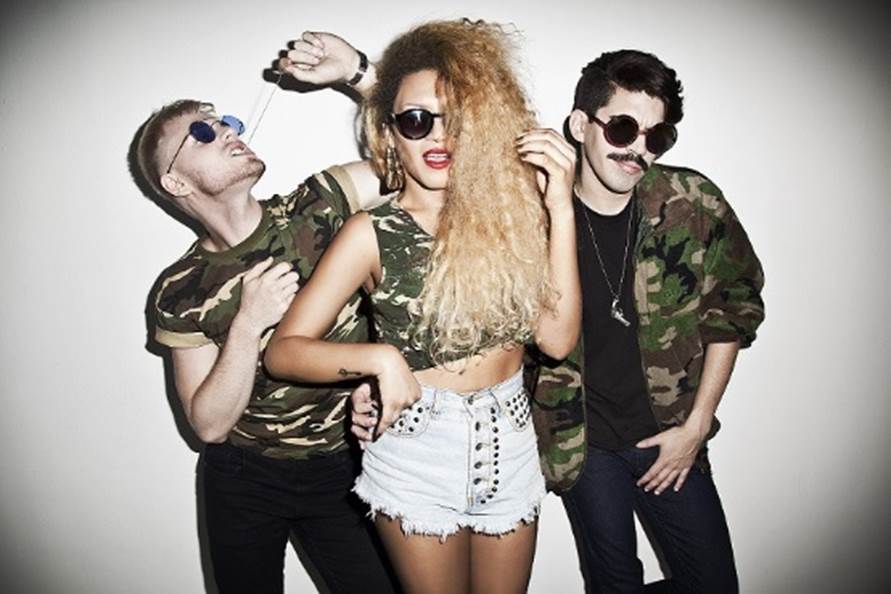 Banda Uó: versões em tecnobrega de músicas de Katy Perry e The Strokes Banda Uó: versões em tecnobrega de músicas de Katy Perry e The Strokes