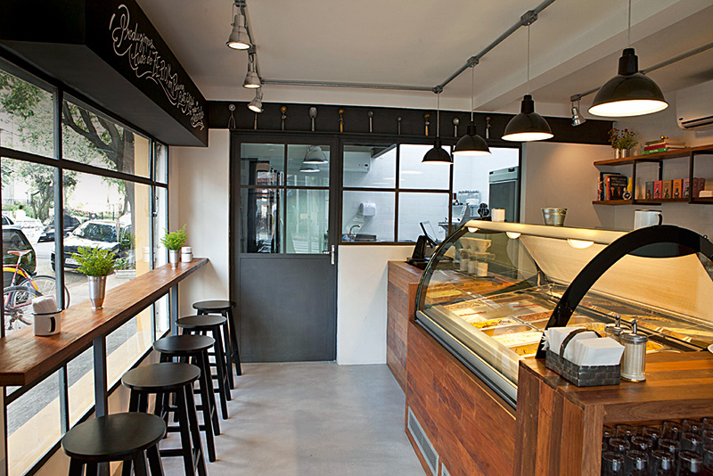 O piso térreo do sobrado: a cozinha fica ao fundo O piso térreo do sobrado: a cozinha fica ao fundo