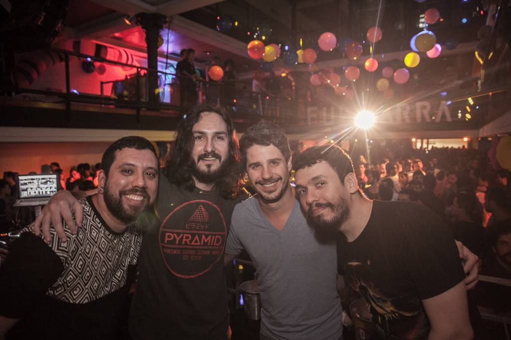 DJs residentes Tulio Araújo, Beto Artista, Pedro Neschling e Ricco DJs residentes Tulio Araújo, Beto Artista, Pedro Neschling e Ricco