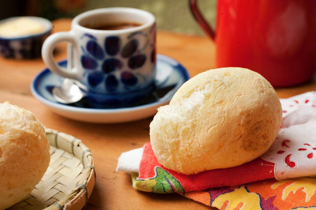 O pão feito com queijo da Serra da Canastra fica ainda melhor com um expresso O pão feito com queijo da Serra da Canastra fica ainda melhor com um expresso