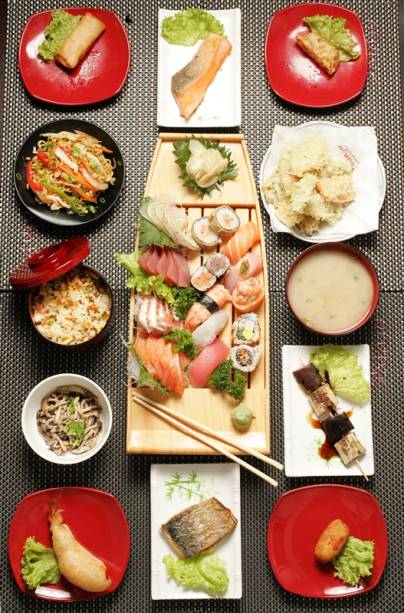 Rodízio servido no jantar durante a semana e no almoço de sábado Rodízio servido no jantar durante a semana e no almoço de sábado