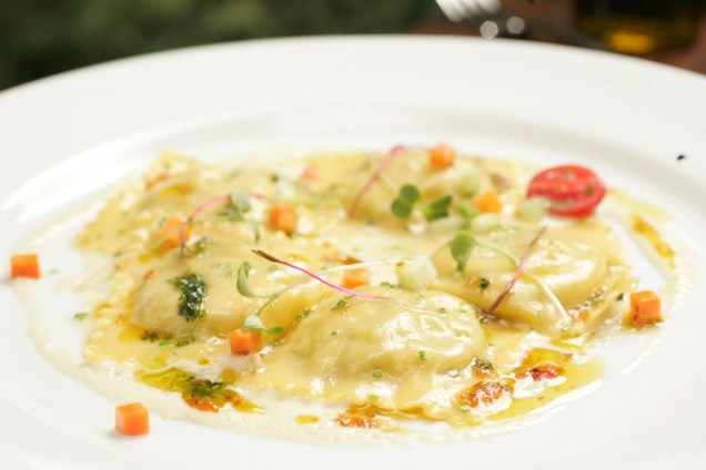 Ravióli de maçã ao creme de gorgonzola Ravióli de maçã ao creme de gorgonzola