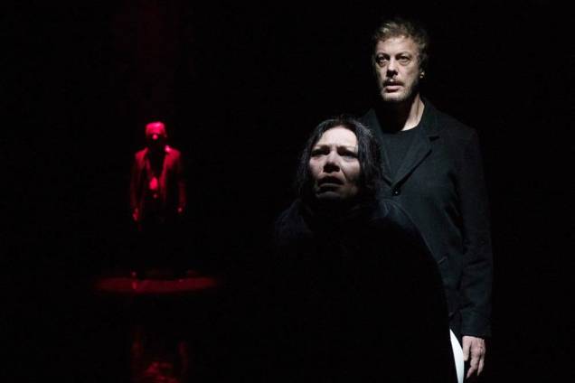 Mário Bortolotto, Juliana Galdino e Guilherme Weber: elenco afinado em tragédia de Ibsen Mário Bortolotto, Juliana Galdino e Guilherme Weber: elenco afinado em tragédia de Ibsen