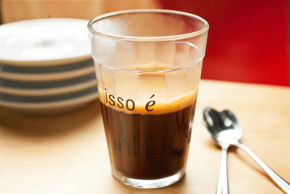 Servido em copo americano, o café coado é outra sugestão da casa Servido em copo americano, o café coado é outra sugestão da casa