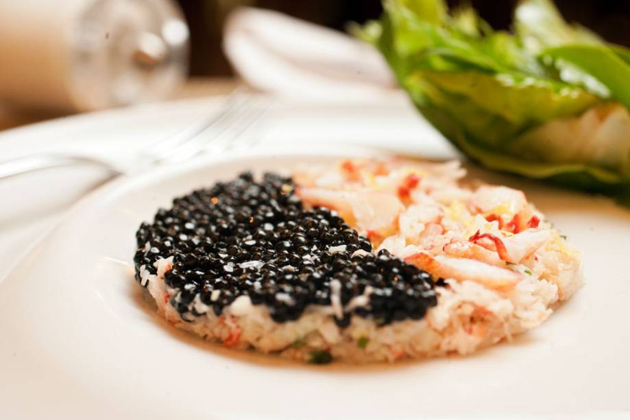Coberto por ovas de mujol , o tartare de caranguejo com um toque de limão-siciliano Coberto por ovas de mujol , o tartare de caranguejo com um toque de limão-siciliano