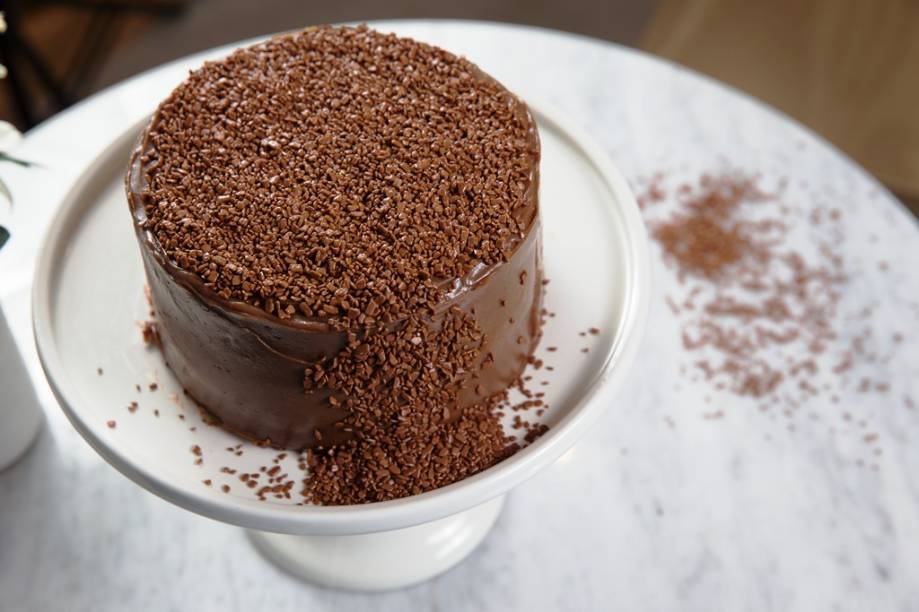 Por encomenda – e às vezes disponível na loja –, há bonitos bolos de brigadeiro Por encomenda – e às vezes disponível na loja –, há bonitos bolos de brigadeiro