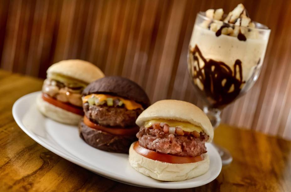 Milk-shake de tiramisu: para acompanhar os minihambúrgueres de picanha, frango e calabresa