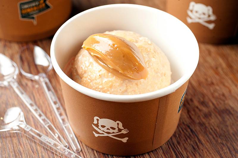 Para arrematar, prove a única sobremesa da casa: o três leches, um pudim de pãode ló com doce de leite Para arrematar, prove a única sobremesa da casa: o três leches, um pudim de pãode ló com doce de leite