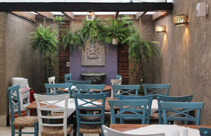 Ambiente da matriz, localizada na Rua Machado Bitencourt Ambiente da matriz, localizada na Rua Machado Bitencourt