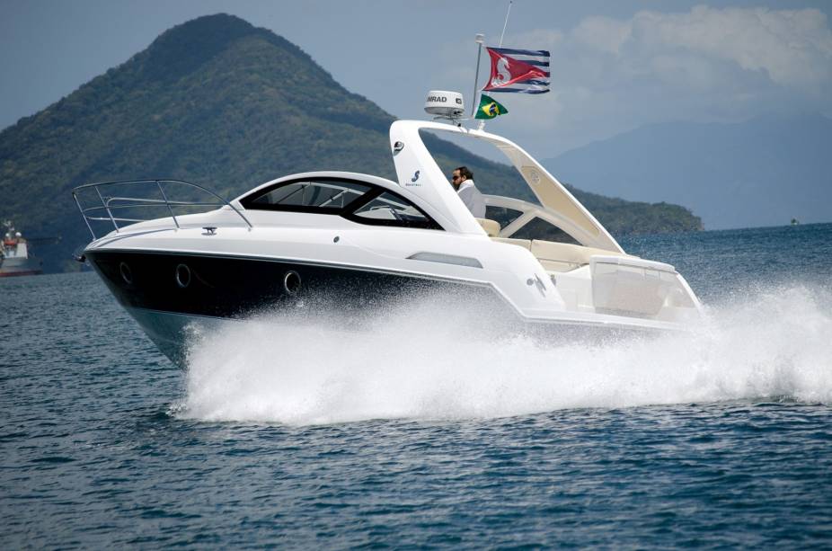 GT 35: aposta na linha Gran Turismo de 35 pés para até doze pessoas, tem cockpit mais largo e a plataforma de popa maior. Preço: não divulgado GT 35: aposta na linha Gran Turismo de 35 pés para até doze pessoas, tem cockpit mais largo e a plataforma de popa maior. Preço: não divulgado