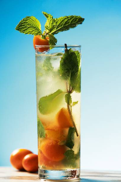Mojito dourado: laranja-kinkan marca a receita Mojito dourado: laranja-kinkan marca a receita