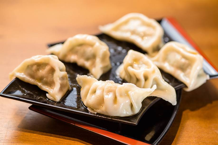 A porção de guioza cozido A porção de guioza cozido