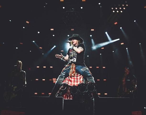 Guns n Roses: show com integrantes clássicos no palco
