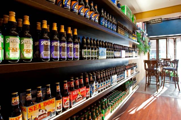 Nas prateleiras ficam garrafas trazidas pela importadora Get Trade, dos mesmos sócios Nas prateleiras ficam garrafas trazidas pela importadora Get Trade, dos mesmos sócios