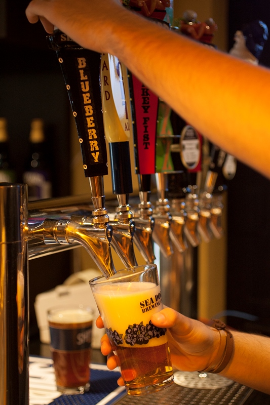 Com dupla vocação, o pequeno espaço é todo devotado à cerveja Com dupla vocação, o pequeno espaço é todo devotado à cerveja