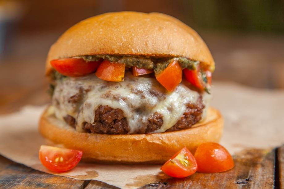 A combinação de mussarela, pesto e tomate-cereja leva o nome de balboa A combinação de mussarela, pesto e tomate-cereja leva o nome de balboa