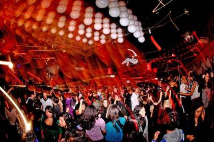 Shh! Clube Silêncio - balada Beco headfone.jpeg