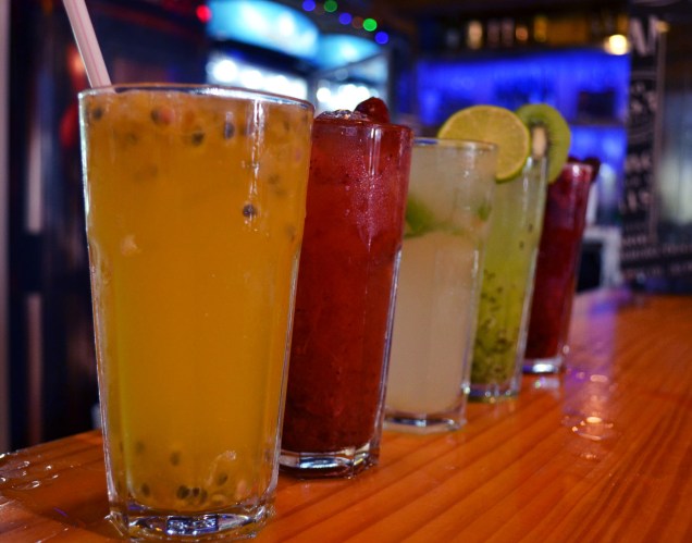Caipirinhas servidas no Hooters