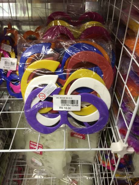 O pacote de óculos divertidos vem com 10 unidades para dividir com os amigos, na loja A Bella Fantasias e Festas O pacote de óculos divertidos vem com 10 unidades para dividir com os amigos, na loja A Bella Fantasias e Festas