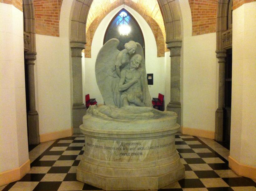 Estátua de mármore: São Jerônimo, assinada por Francisco Leopoldo Estátua de mármore: São Jerônimo, assinada por Francisco Leopoldo