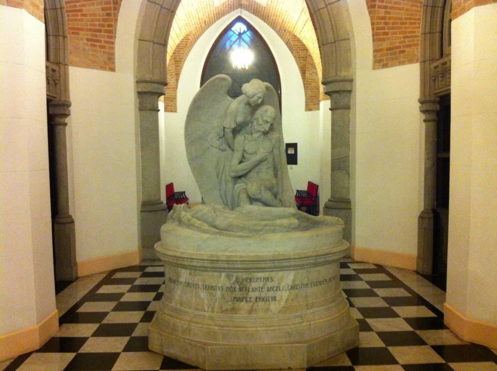 Estátua de mármore: São Jerônimo, assinada por Francisco Leopoldo Estátua de mármore: São Jerônimo, assinada por Francisco Leopoldo