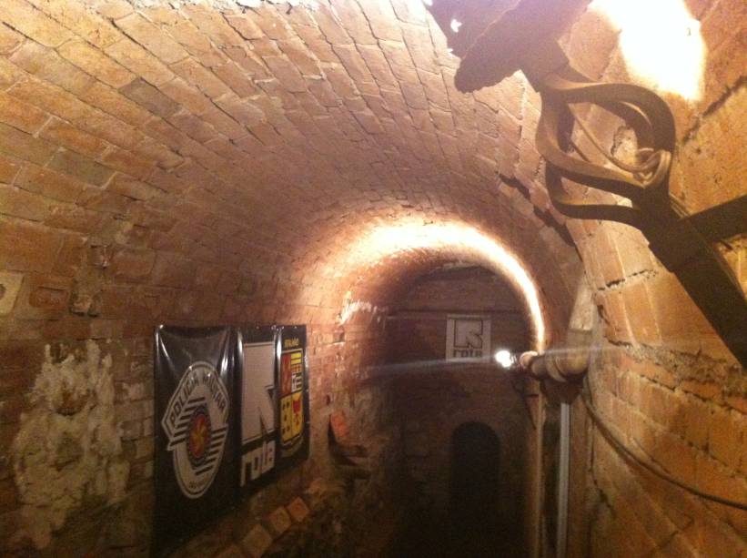 O túnel que já contou com quase três quilômetros de extensão hoje tem apenas 100 metros O túnel que já contou com quase três quilômetros de extensão hoje tem apenas 100 metros